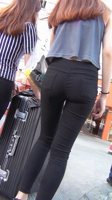 长腿圆臀打底黑裤少女[296M/M2TS]