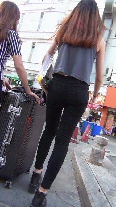 长腿圆臀打底黑裤少女[296M/M2TS]