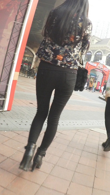 极品高挑紧身翘臀妞[419M/AVI]