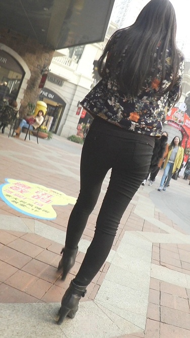 极品高挑紧身翘臀妞[419M/AVI]