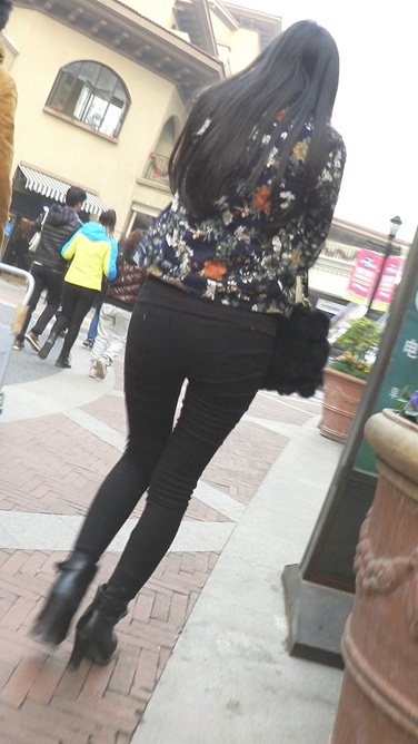 极品高挑紧身翘臀妞[419M/AVI]