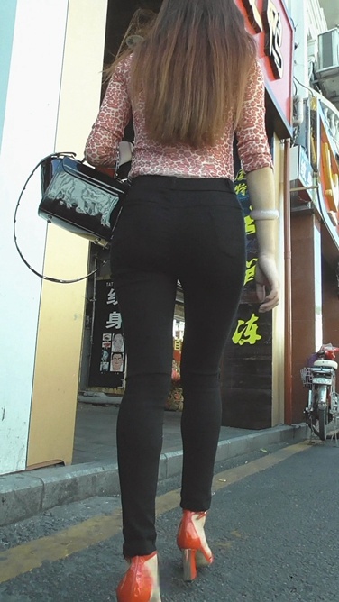 性感蛇腰大宽臀OL战斗力超强[336M/MTS]