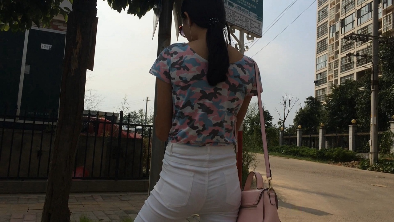 性感白裤花内内小胸器[777M/AVI]