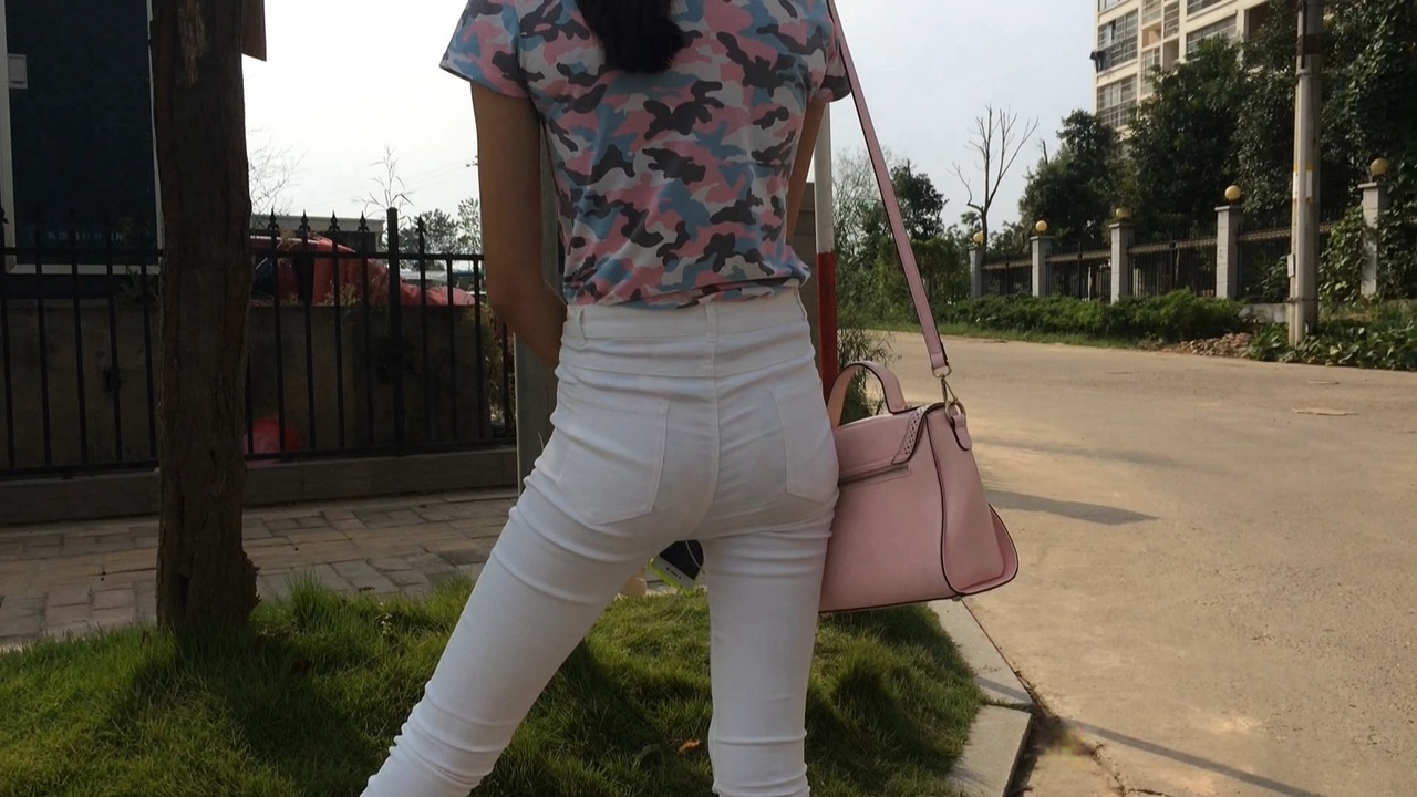 性感白裤花内内小胸器[777M/AVI]