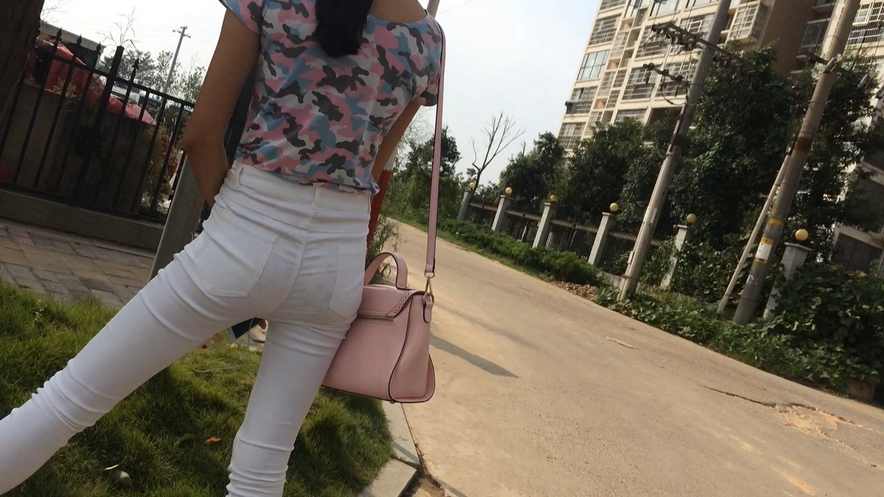 性感白裤花内内小胸器[777M/AVI]