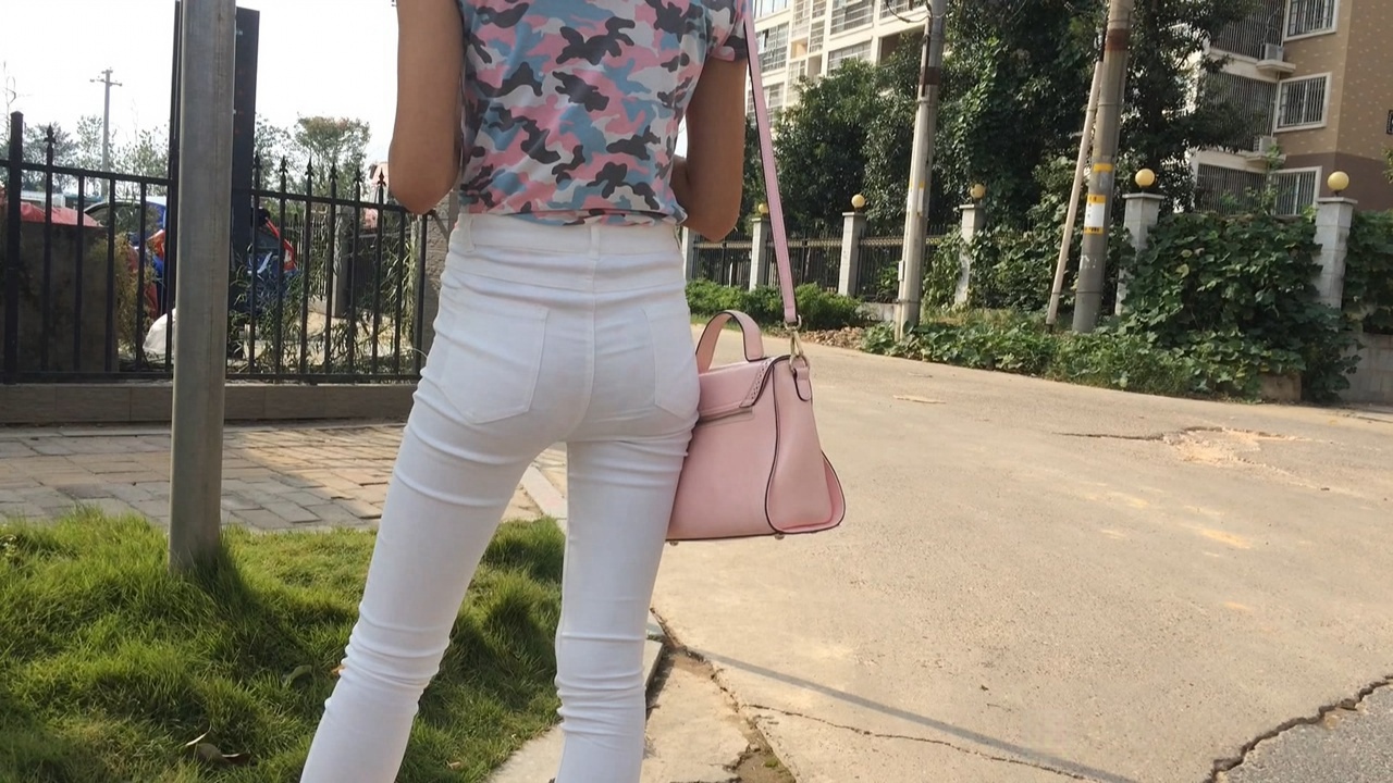 性感白裤花内内小胸器[777M/AVI]