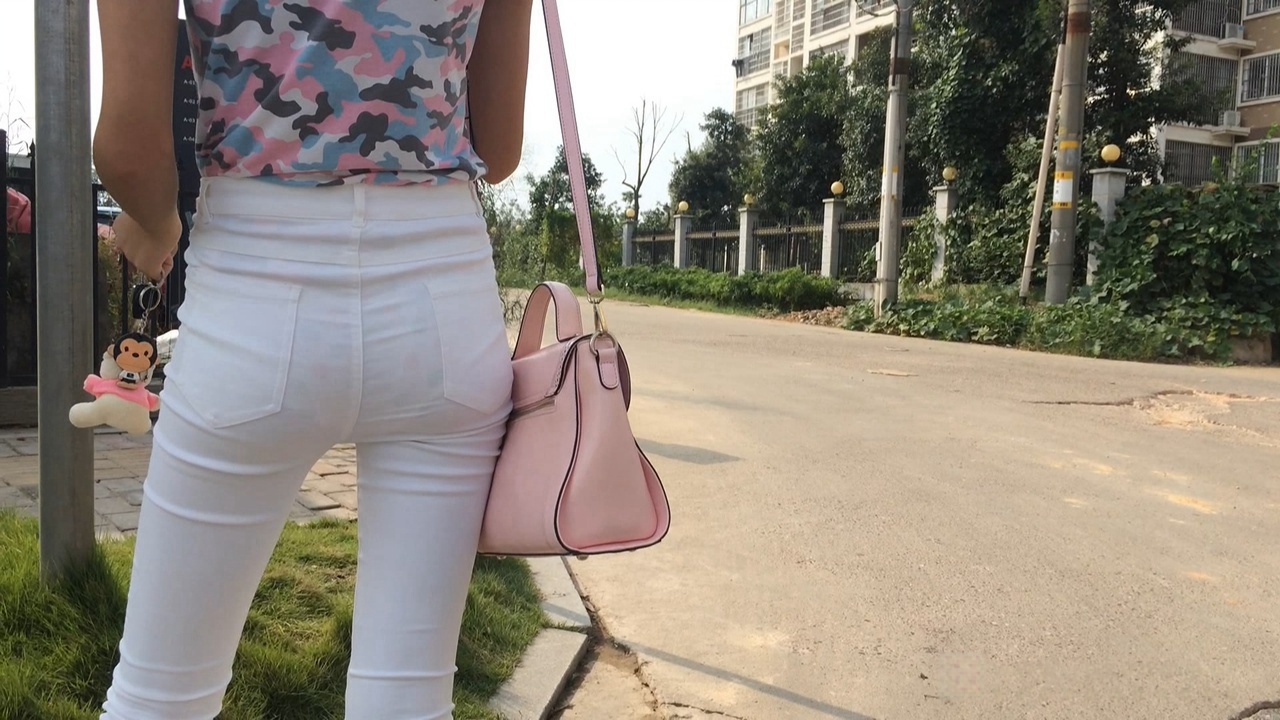 性感白裤花内内小胸器[777M/AVI]