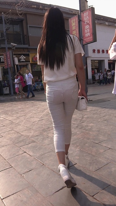 极品紧身裤翘臀小妹[926M/MTS]