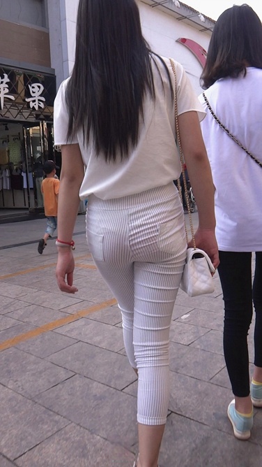 极品紧身裤翘臀小妹[926M/MTS]