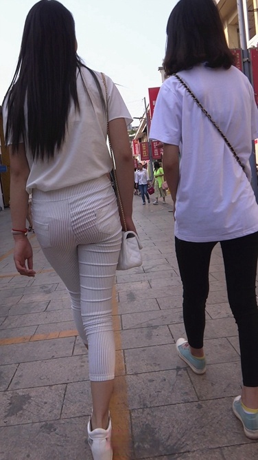 极品紧身裤翘臀小妹[926M/MTS]