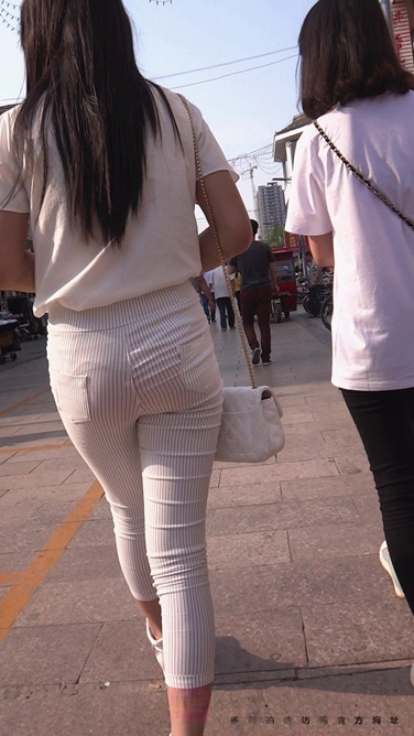 极品紧身裤翘臀小妹[926M/MTS]