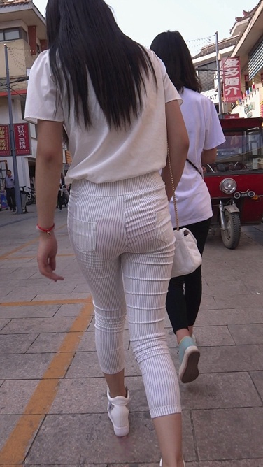 极品紧身裤翘臀小妹[926M/MTS]