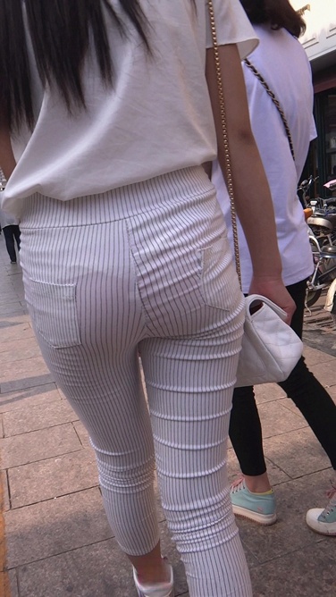 极品紧身裤翘臀小妹[926M/MTS]