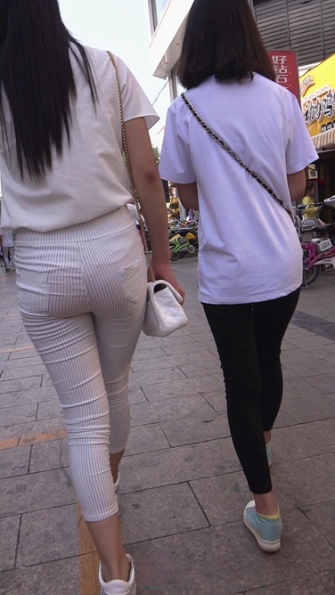 极品紧身裤翘臀小妹[926M/MTS]