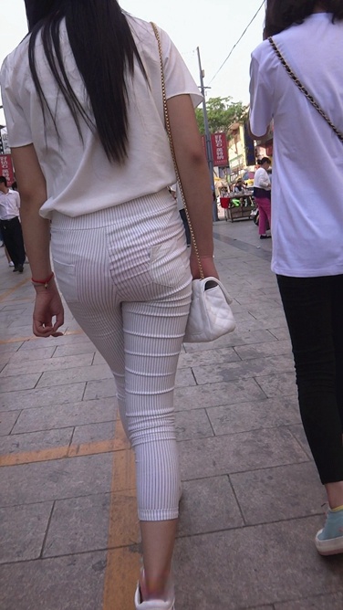 极品紧身裤翘臀小妹[926M/MTS]