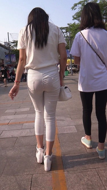 极品紧身裤翘臀小妹[926M/MTS]