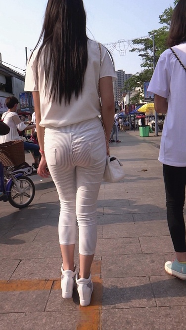 极品紧身裤翘臀小妹[926M/MTS]