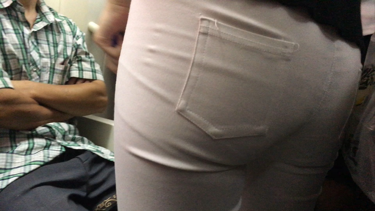 地铁站极品xinggan白裤大美女[1.25G/MOV]