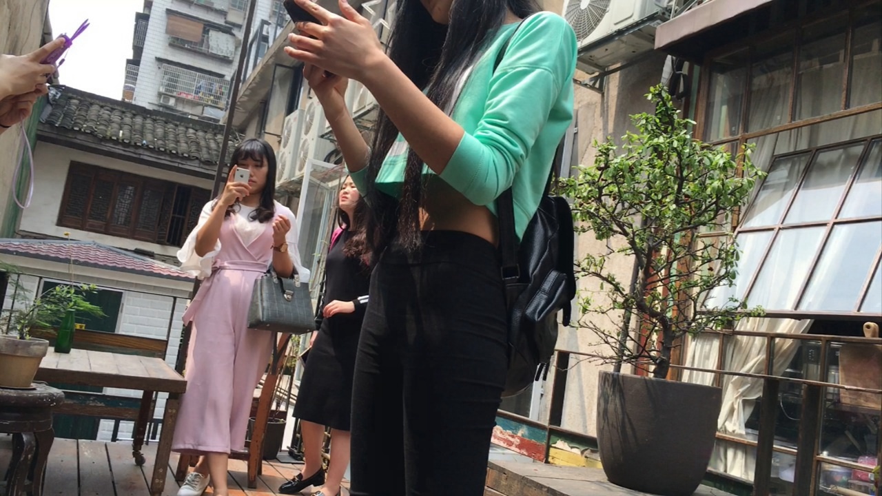 极品黑色紧身裤美女，拥有不枉此生[257M/MOV]