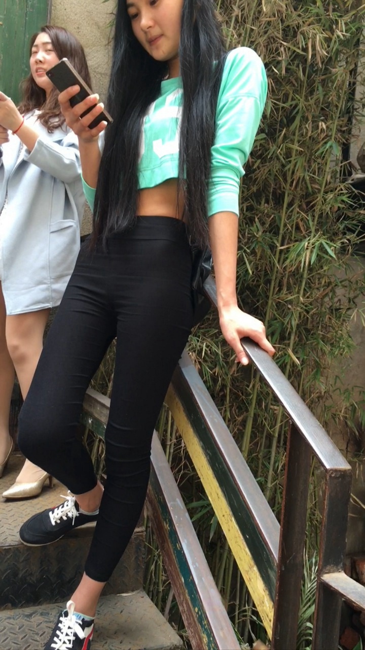 极品黑色紧身裤美女，拥有不枉此生[257M/MOV]