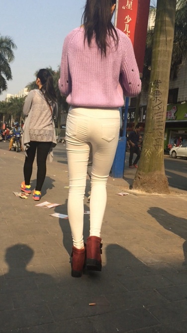 逆天长腿白裤翘臀小妹，身材一级棒[213M/MOV]