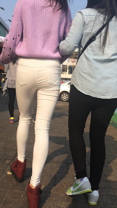 逆天长腿白裤翘臀小妹，身材一级棒[213M/MOV]