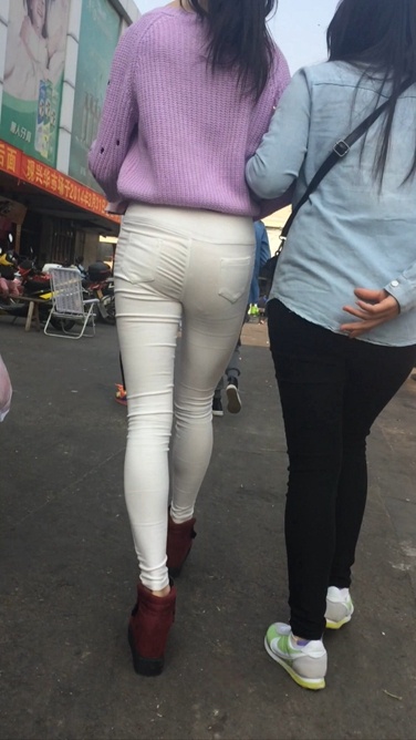 逆天长腿白裤翘臀小妹，身材一级棒[213M/MOV]