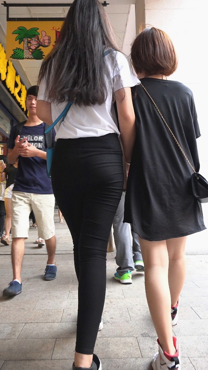 xinggan丰臀打底裤小妹[385M/MP4]