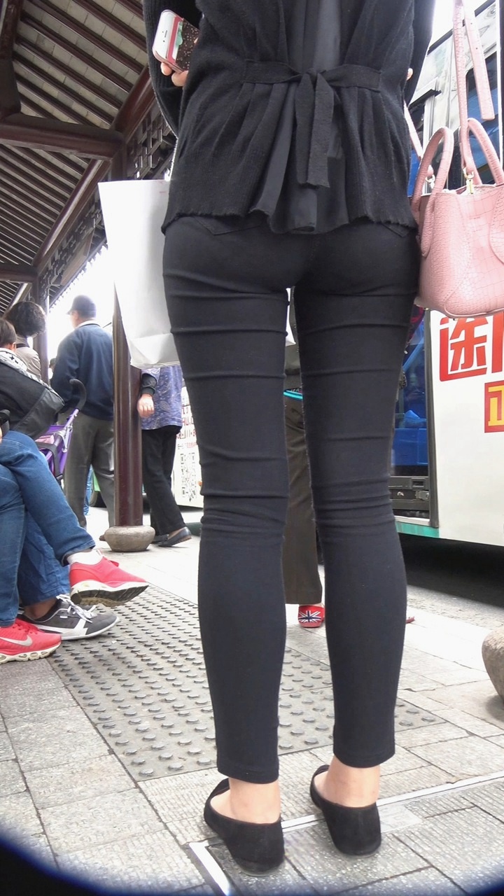 极品深沟黑裤大美女[1.04G/MP4]