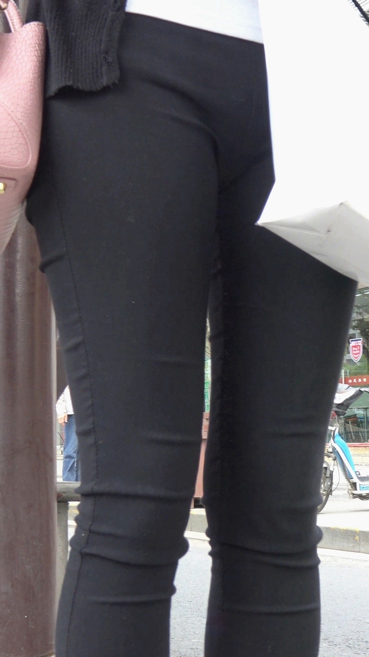 极品深沟黑裤大美女[1.04G/MP4]