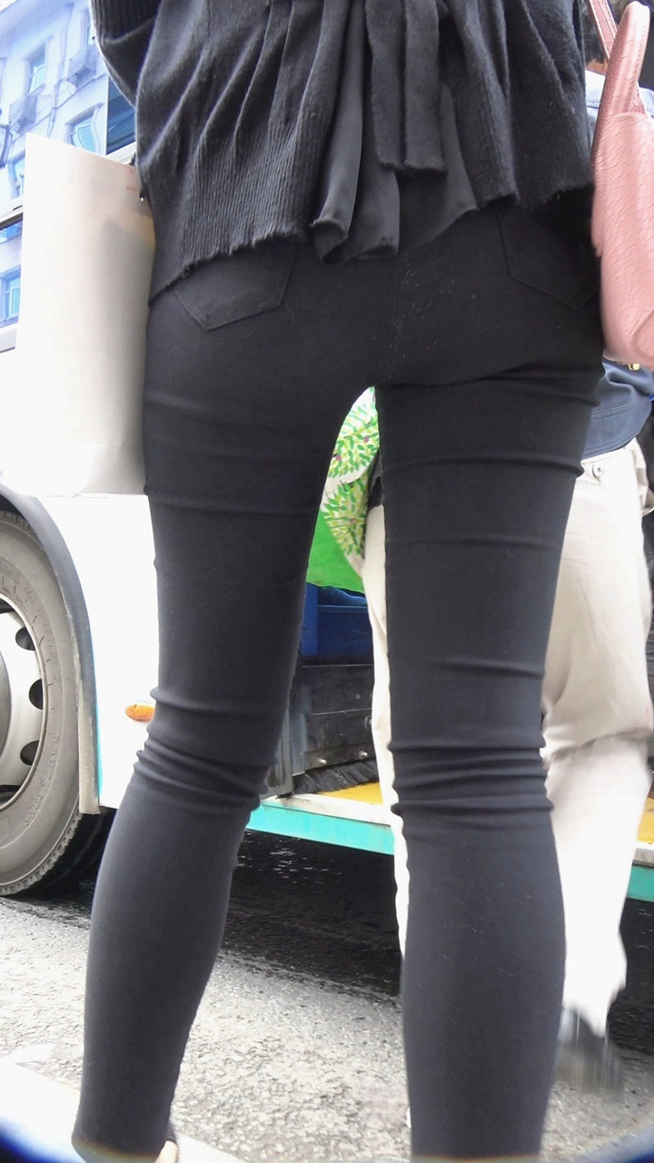 极品深沟黑裤大美女[1.04G/MP4]