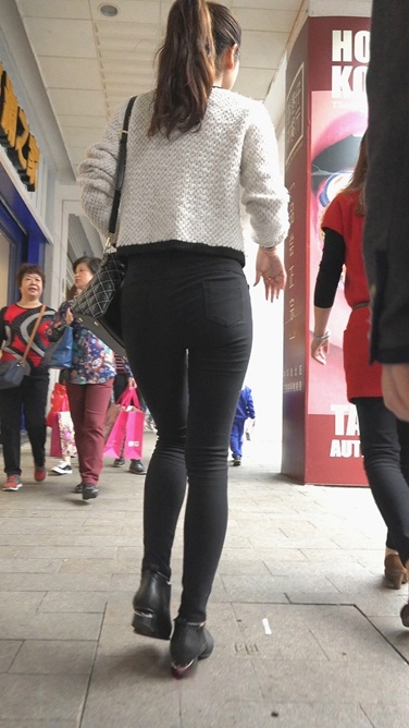 街拍宽臀黑裤美shaofu[254M/MP4]