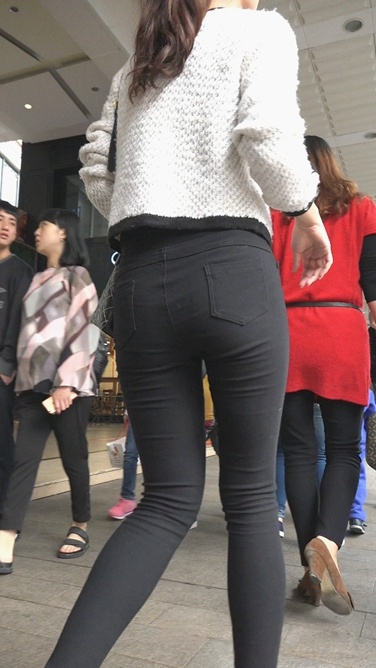 街拍宽臀黑裤美shaofu[254M/MP4]