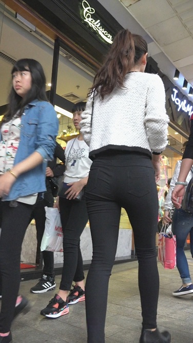 街拍宽臀黑裤美shaofu[254M/MP4]