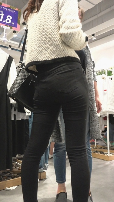 街拍宽臀黑裤美shaofu[254M/MP4]