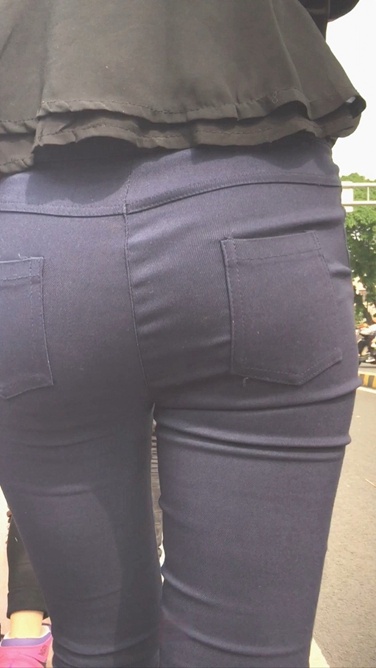 长发紧身裤翘臀MM [1.01G/MOV]