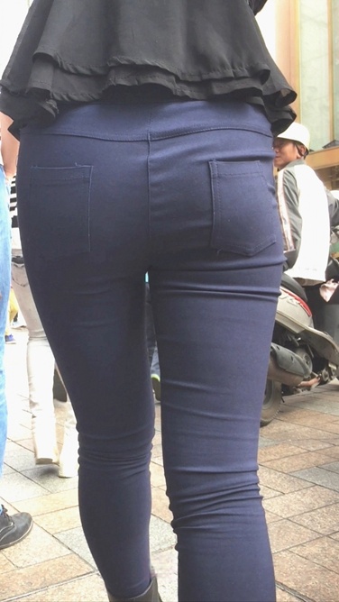 长发紧身裤翘臀MM [1.01G/MOV]