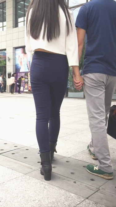 长发紧身裤翘臀MM [1.01G/MOV]