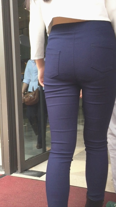 长发紧身裤翘臀MM [1.01G/MOV]