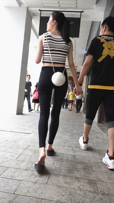 4K画质-街拍超紧打底裤美眉(含1080P版本)[824M/MP4]