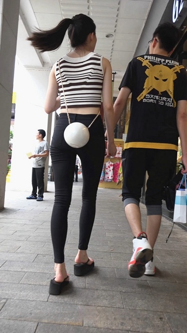 4K画质-街拍超紧打底裤美眉(含1080P版本)[824M/MP4]