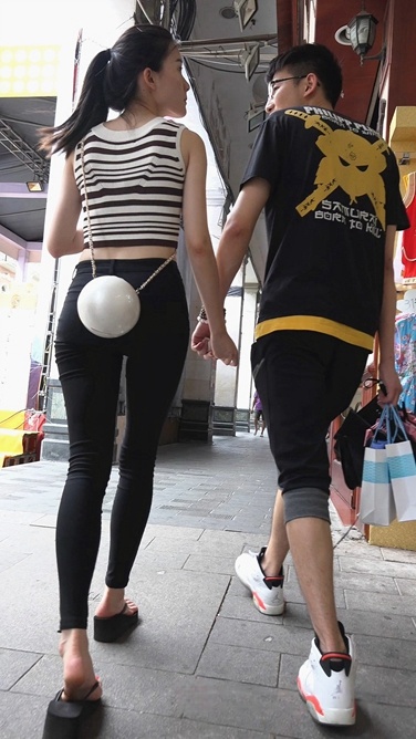 4K画质-街拍超紧打底裤美眉(含1080P版本)[824M/MP4]