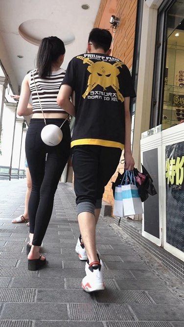 4K画质-街拍超紧打底裤美眉(含1080P版本)[824M/MP4]