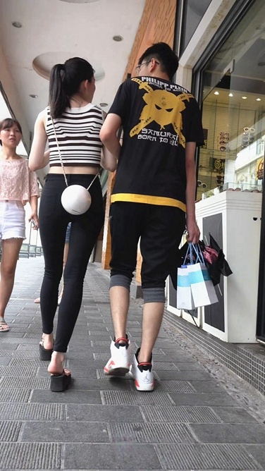 4K画质-街拍超紧打底裤美眉(含1080P版本)[824M/MP4]