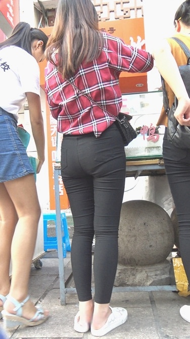 极品打底翘臀美眉[3.12G/MP4]