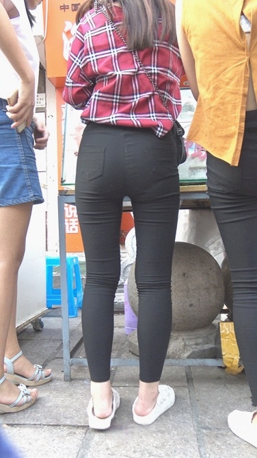 极品打底翘臀美眉[3.12G/MP4]