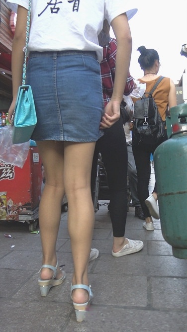 极品打底翘臀美眉[3.12G/MP4]