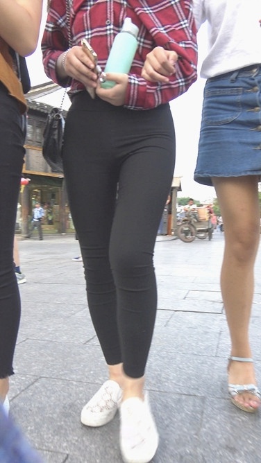 极品打底翘臀美眉[3.12G/MP4]