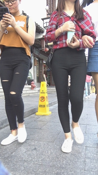 极品打底翘臀美眉[3.12G/MP4]