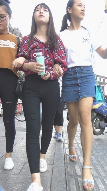 极品打底翘臀美眉[3.12G/MP4]